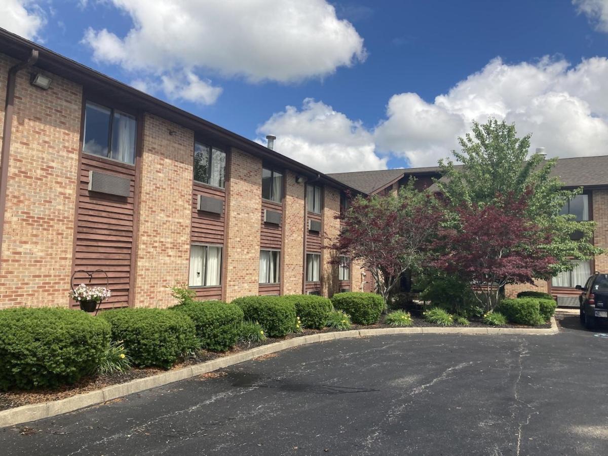 Royal Inn Suites Huntington Exterior photo
