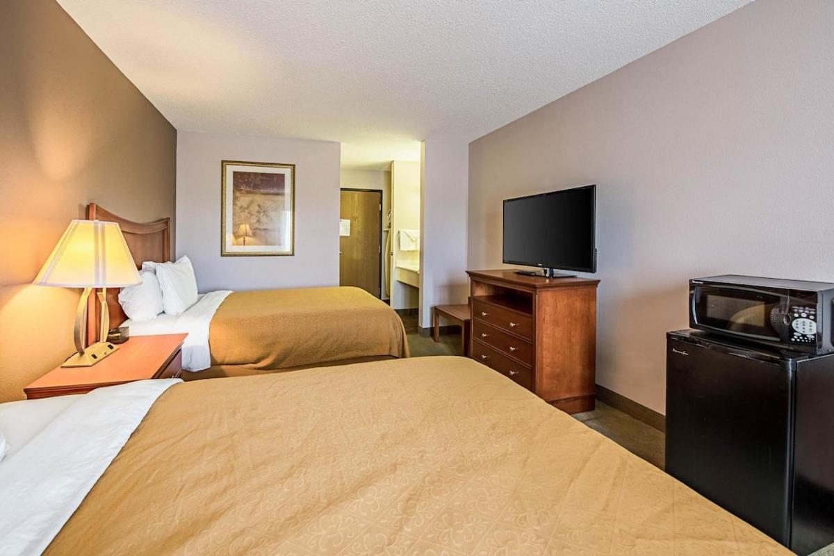 Royal Inn Suites Huntington Exterior photo